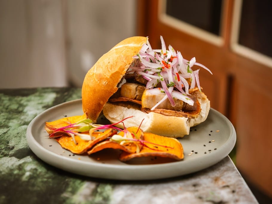 SANGUCHE DE CHICHARRÓN